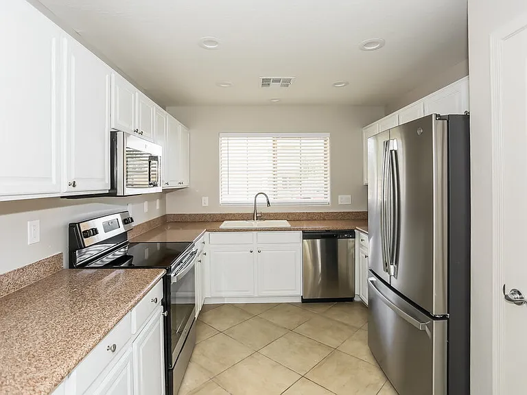 7223 W Winslow Ave — Photo 8