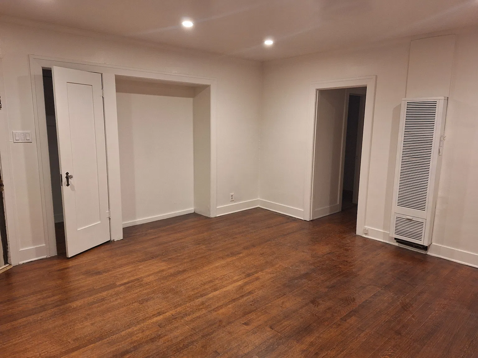 2 bed, 816 sqft, $2,700 — Photo 2