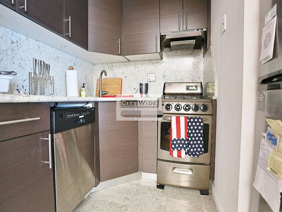 5th image of 319 E 83rd St #6C