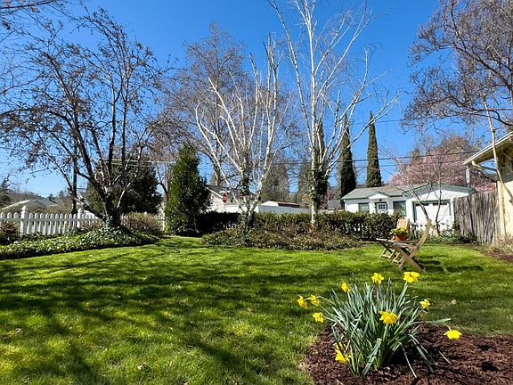 2nd image of 405 Hueners Ln