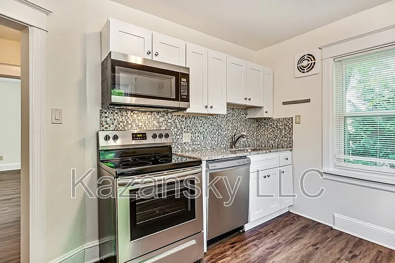 1 bed, 1.0 bath, 650 sqft, $1,350 — Photo 2