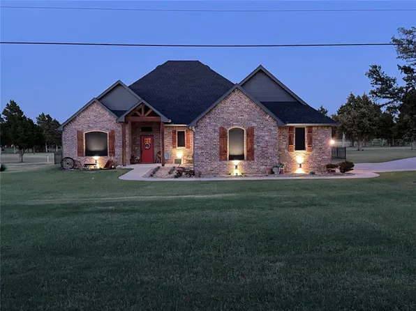 2040 S May Ave, Guthrie, OK 73044