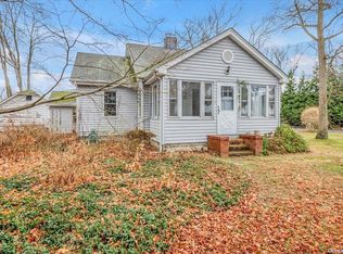 101 Adams St, Centerport, NY 11721