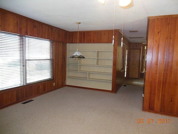 3rd image of 1001 Darby Cir