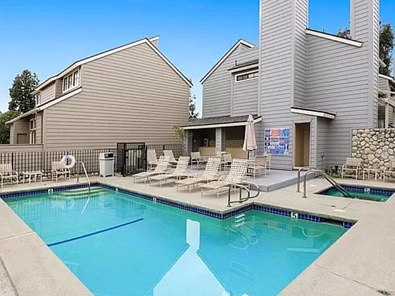 2nd image of 883 Magnolia Ave APT 31