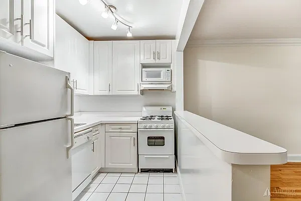Rented by Anchor Associates | media 13