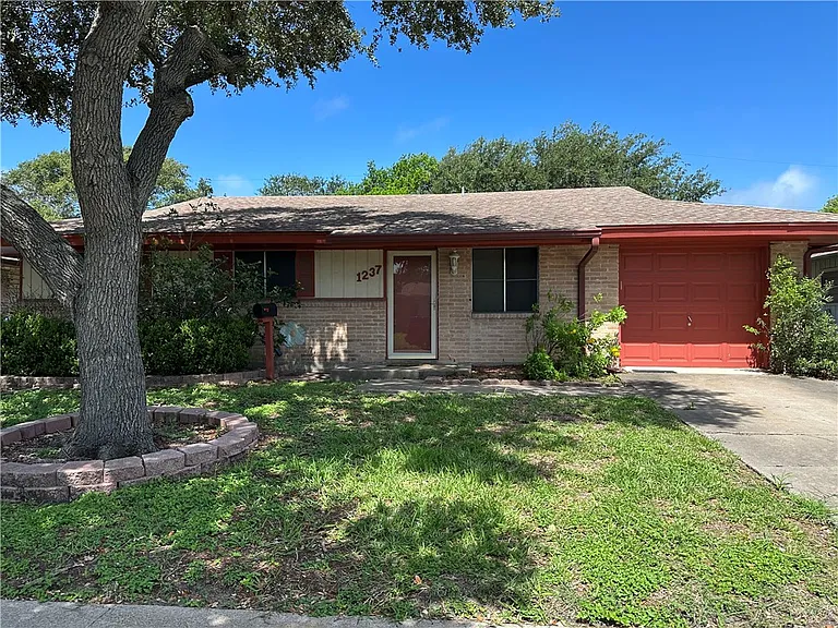 1237 Denver St — Photo 1