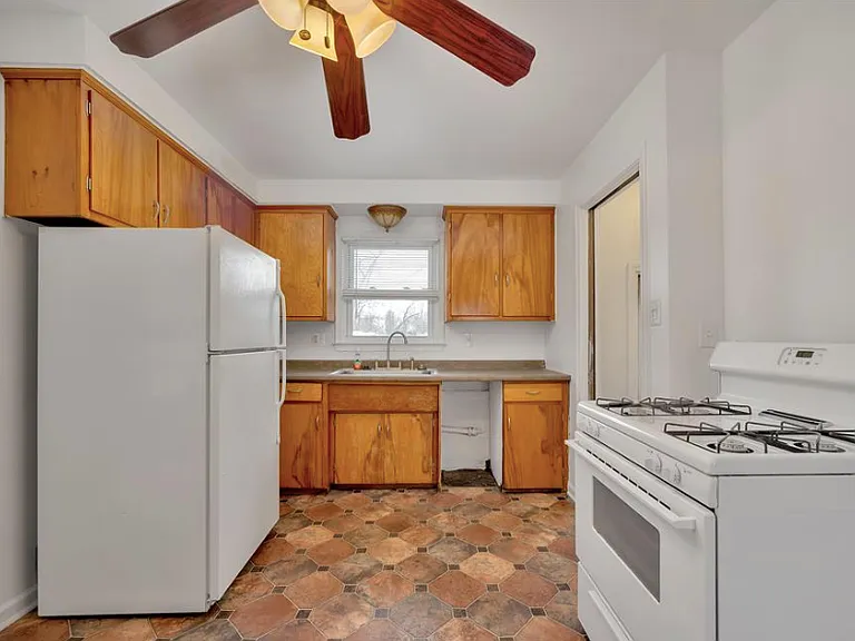 14615 Stephens Dr — Photo 6