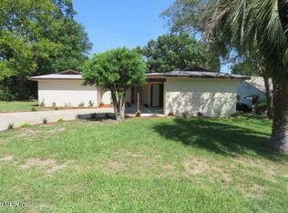 2 Clear Ln, Ocala, FL 34472
