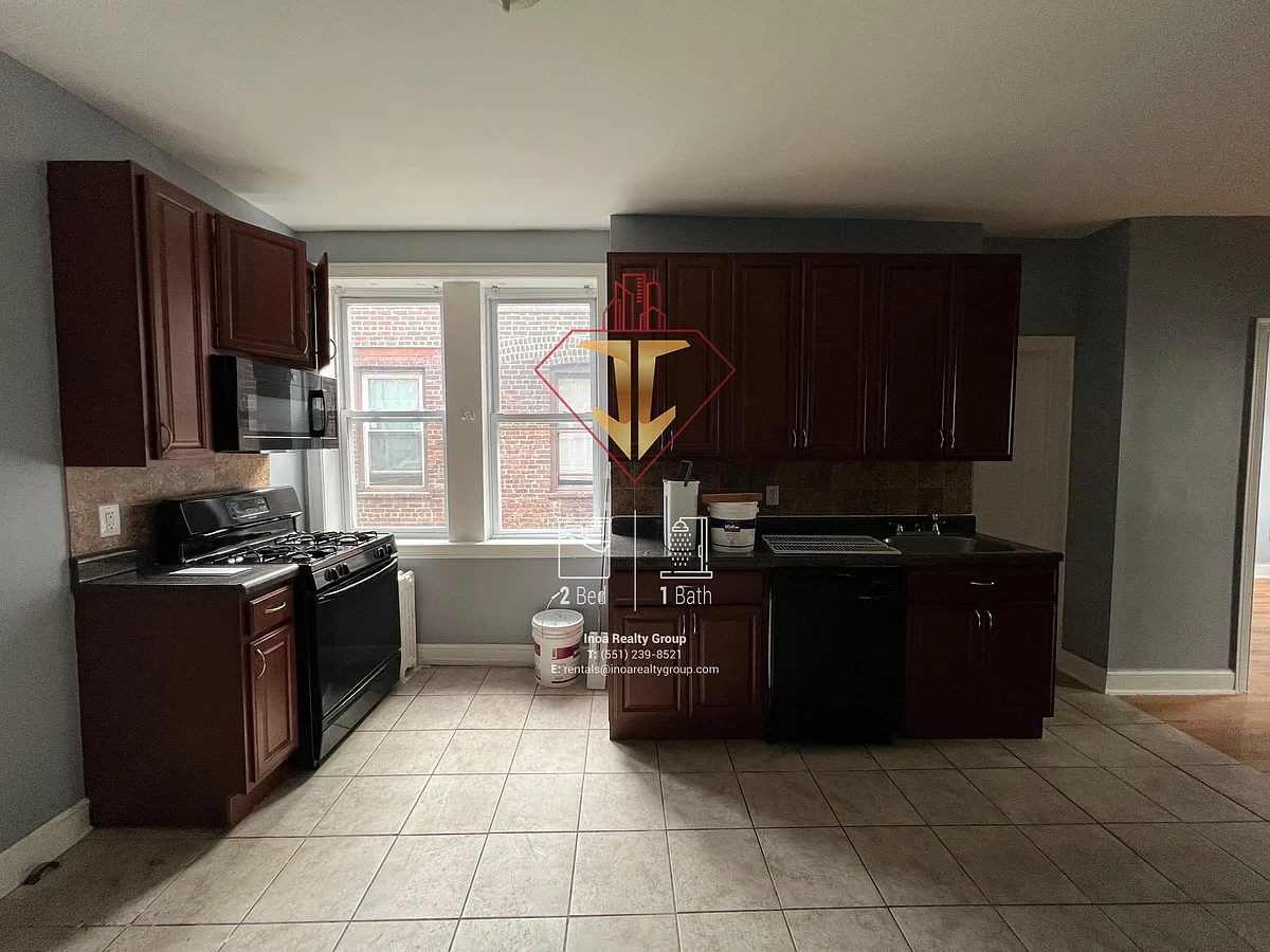 Building Photo - 403-404 Avenue CA07