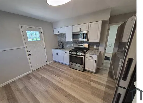 3 bed, 1100 sqft, $1,700 — Photo 3