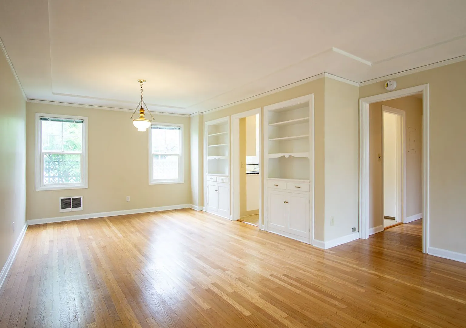 Irvington: Spacious 2 Bdr w/Hardwoods, Built-ins + Charm! — Photo 4