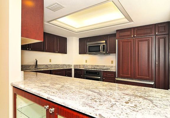 Kitchen / Bar