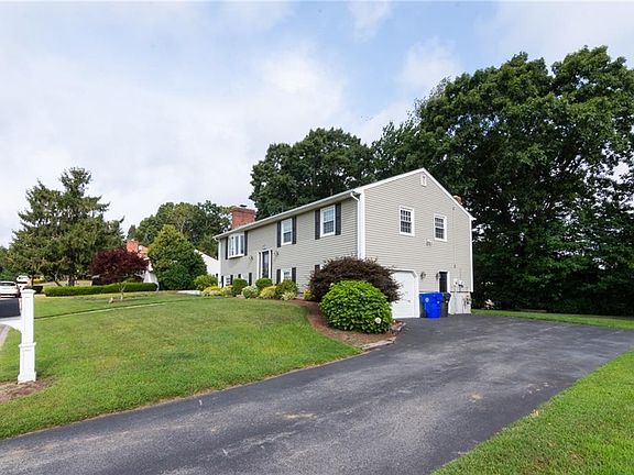 3rd image of 112 Pinewood Dr