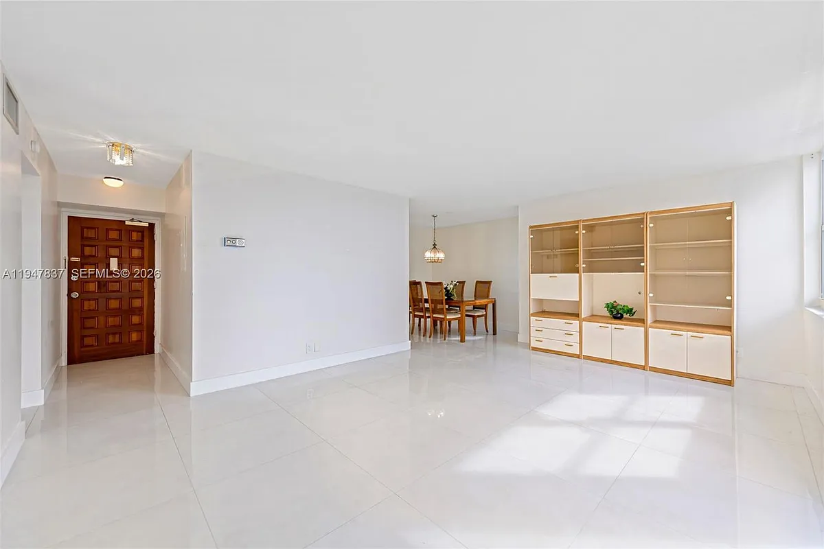 Building Photo - 430 Golden Isles Dr #707