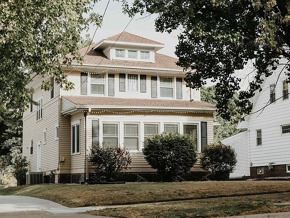 3rd image of 3226 Jackson St