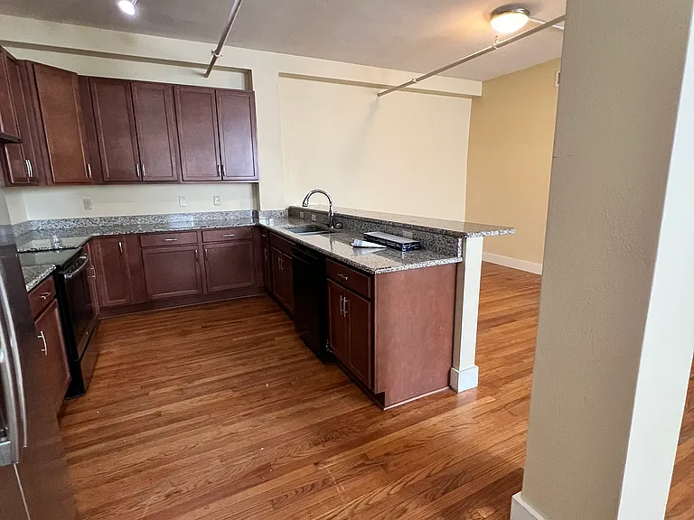 619 Ryan St — Photo 4