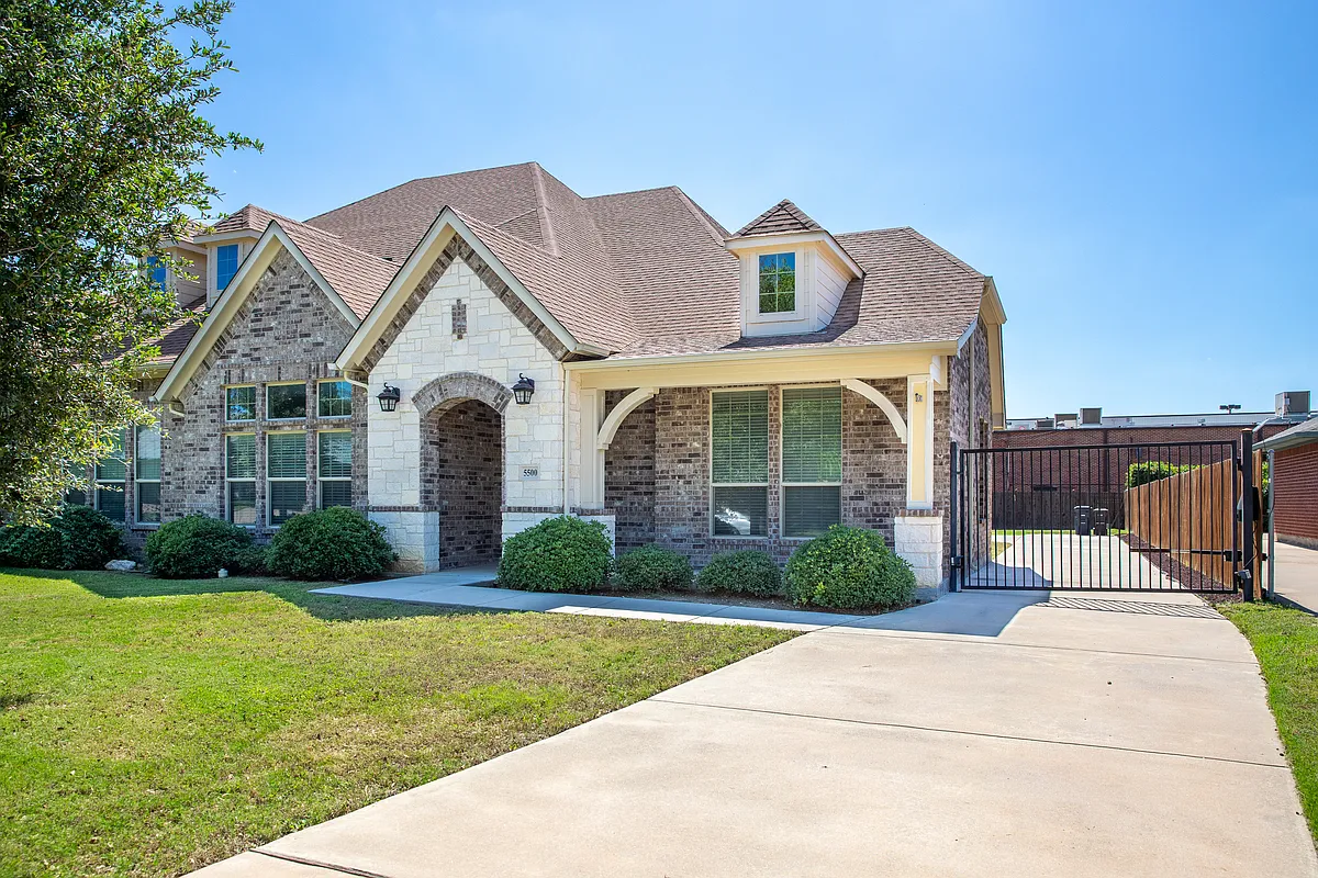 Building Photo - 5500 Ledgestone Dr