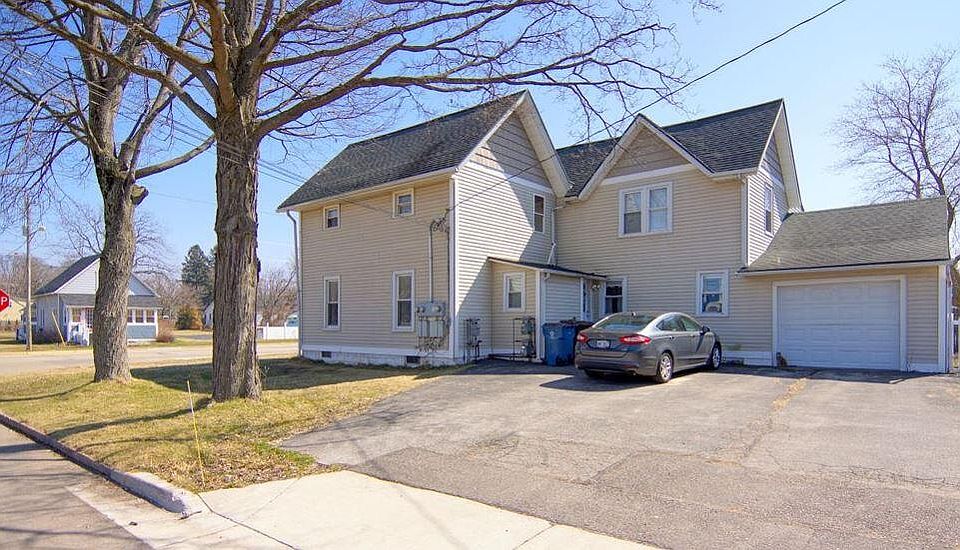 556 Broadway St, South Haven, MI 49090 Zillow