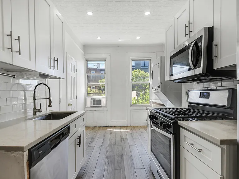 100 Powers St #3R — Photo 11