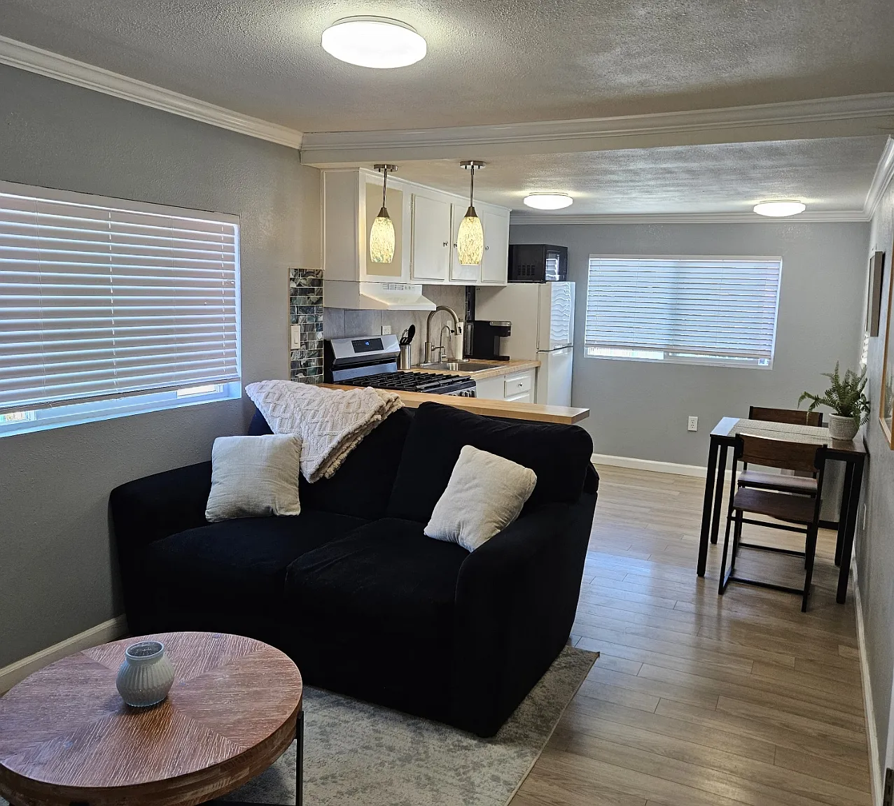 1 bed, 400 sqft, $2,300 — Photo 1