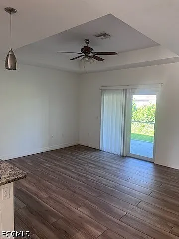 3 bed, 2.0 bath, 1200 sqft, $1,600 — Photo 2