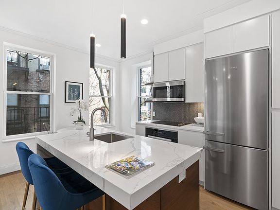 4th image of 445 W 21st St APT 4R