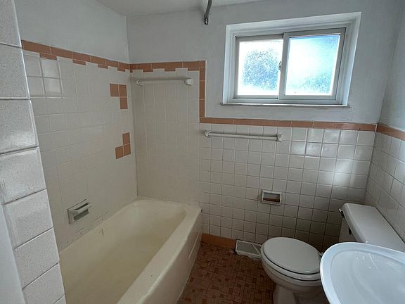 2nd image of 2784 Euclid Heights Blvd APT 1