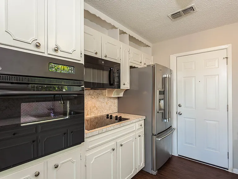 6053 Herschel Dr — Photo 5