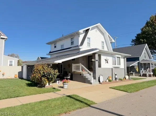 311 E 7th St, Uhrichsville, OH 44683