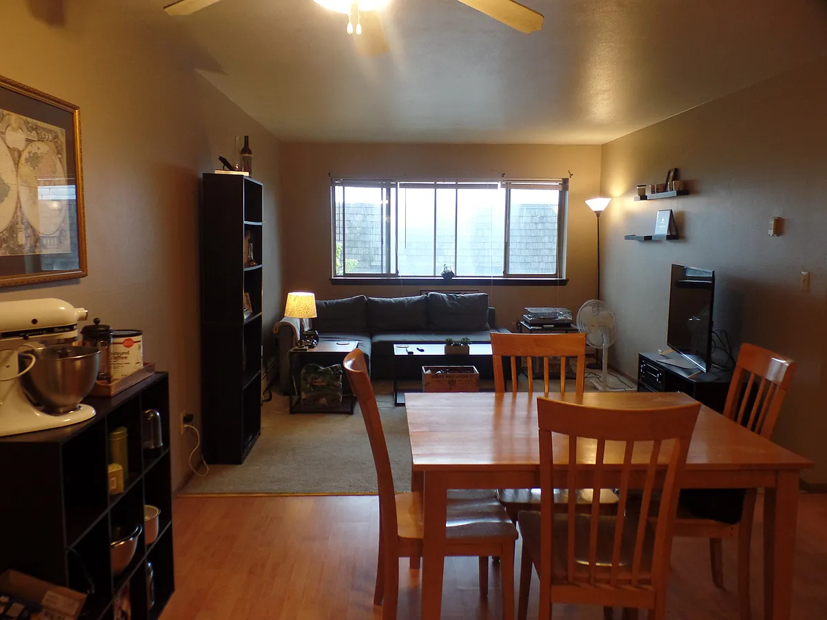 Building Photo - 2533 N Oakland Ave #106