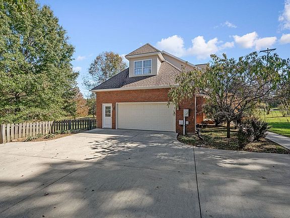 4th image of 3420 Plantation Dr