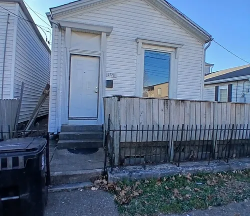 1728 Rowan St Photo 1