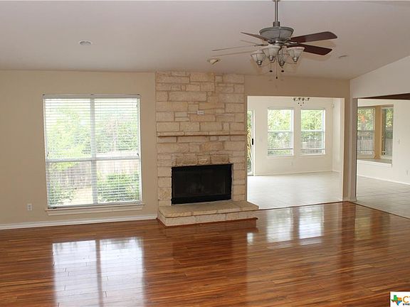 4th image of 1403 Tanglewood Dr
