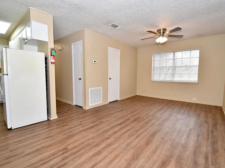 1701 W California Ave — Photo 2