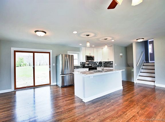 2nd image of 15670 W Idlewood Ln