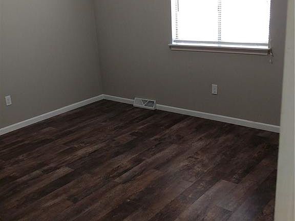 4th image of 7427 & 7429 Englewood Ln