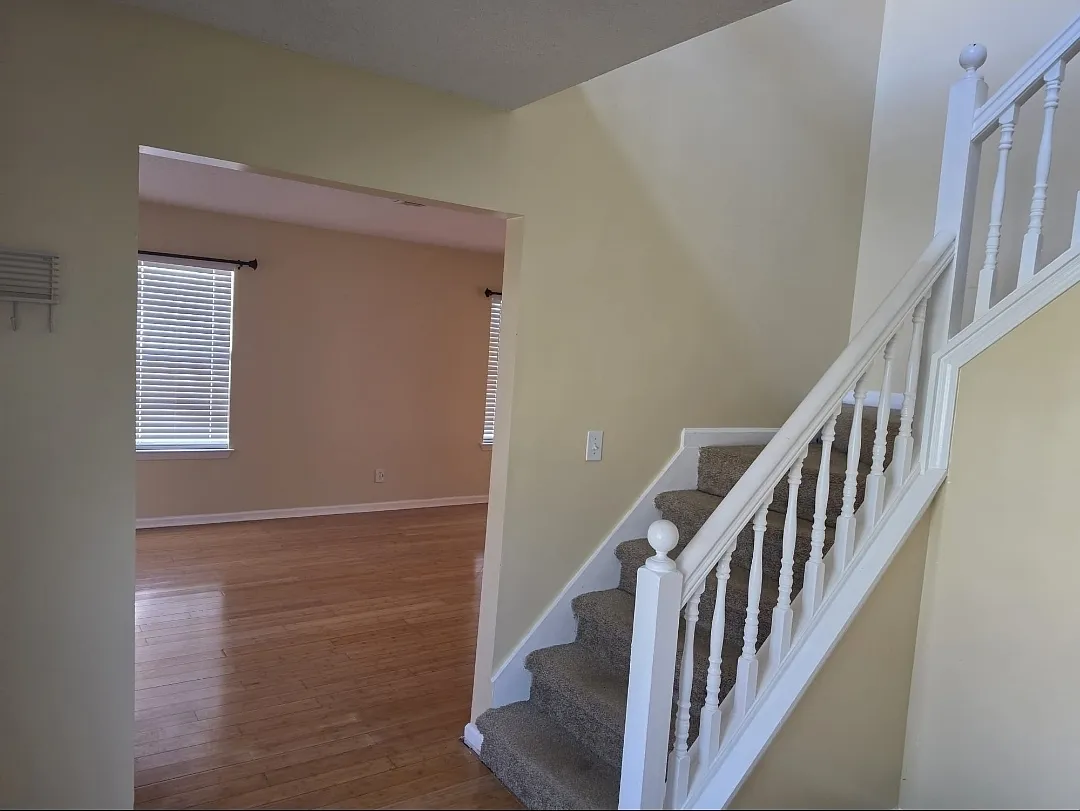 5 bed, 3142 sqft, $2,495 — Photo 2