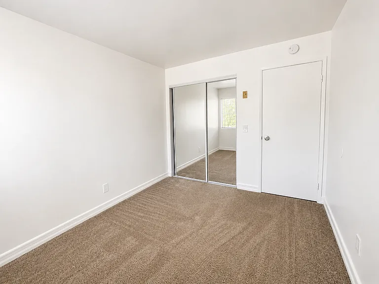 5543 Shasta Ln #4 — Photo 2