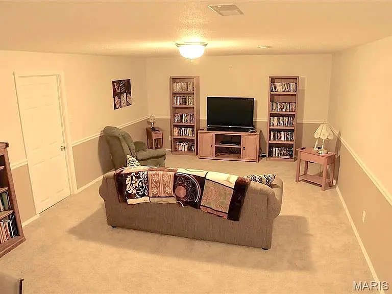 347 Logan Dr — Photo 21