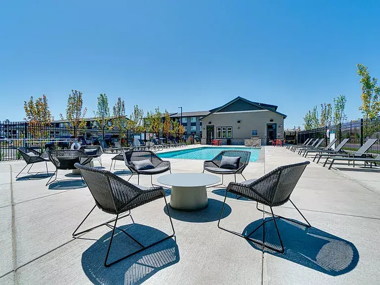 Pool BBQ Lounge
