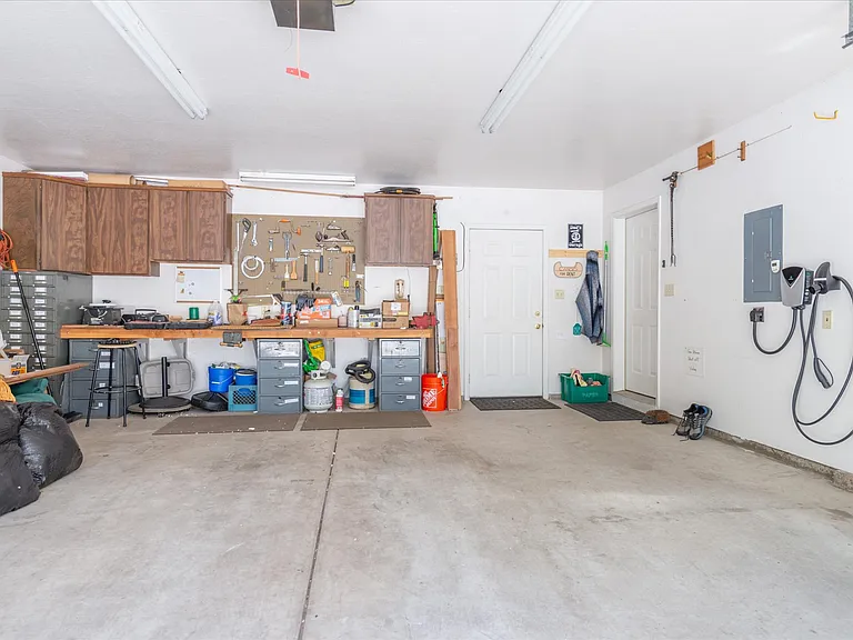 925 Woodside Dr — Photo 13