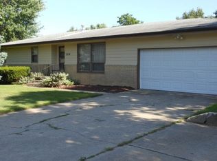 1214 Huntress St, Clay Center, KS 67432