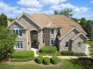 701 Waters Edge Dr, South Elgin, IL 60177