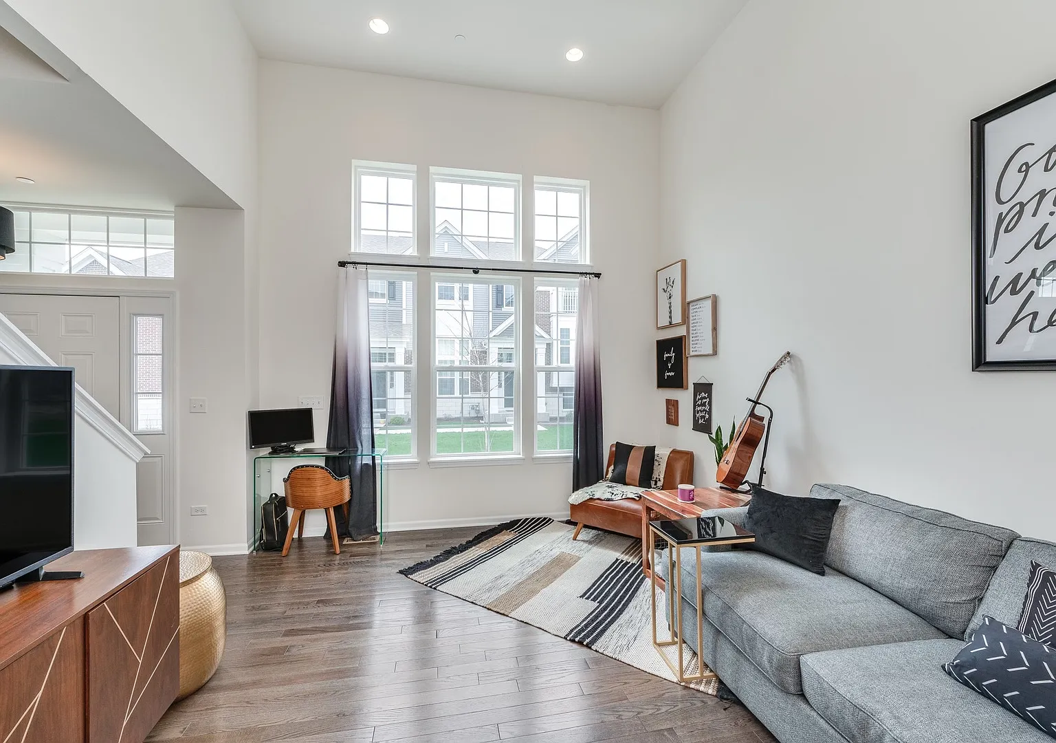 2 bed, 2.5 bath, 1600 sqft, $3,100 — Photo 4