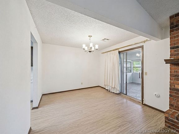 5th image of 1016 E 13th St