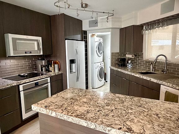 4th image of 2571 Tigertail Ave