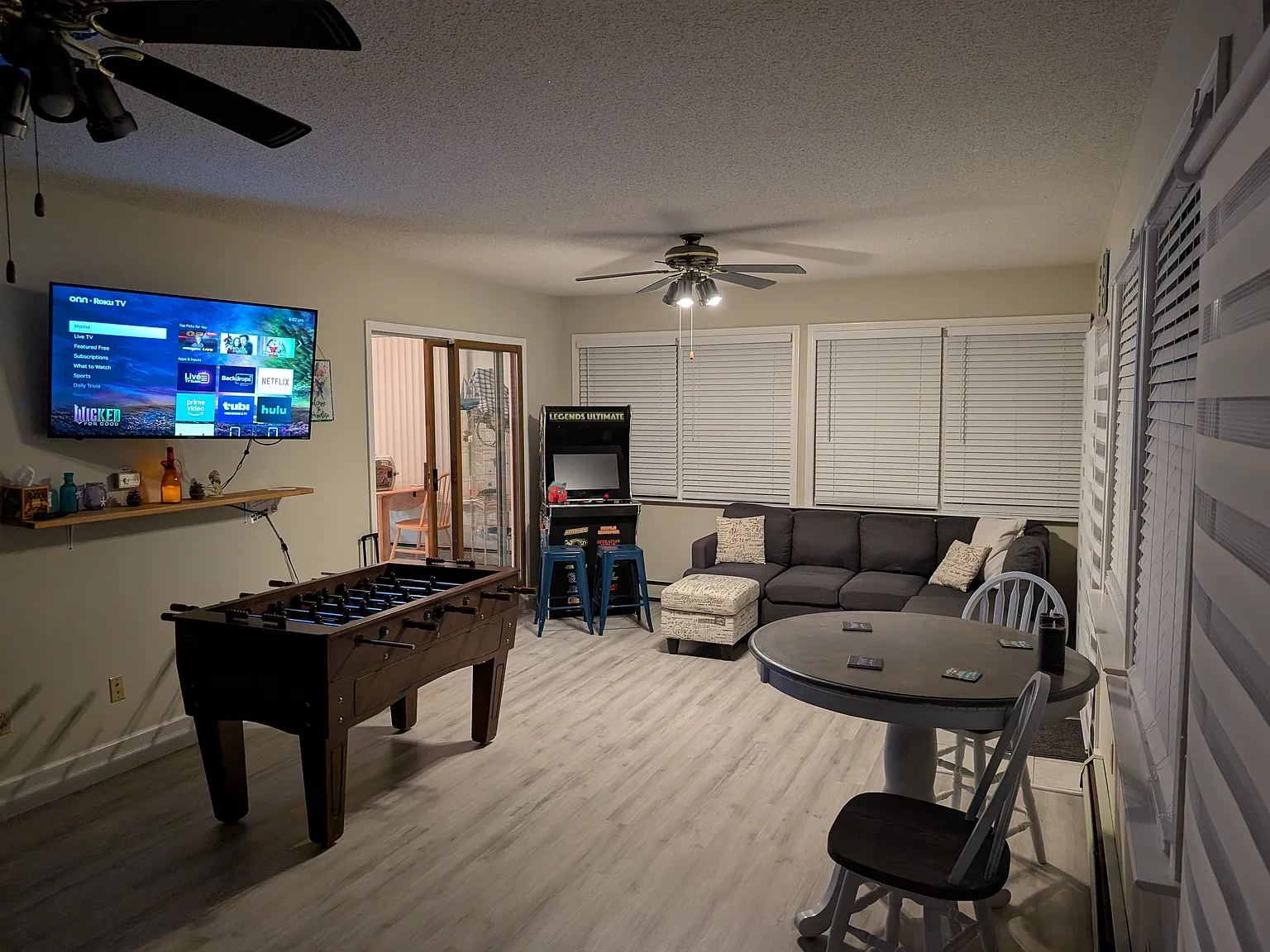 3 bed, 1.5 bath, 1456 sqft, $7,500 — Photo 3