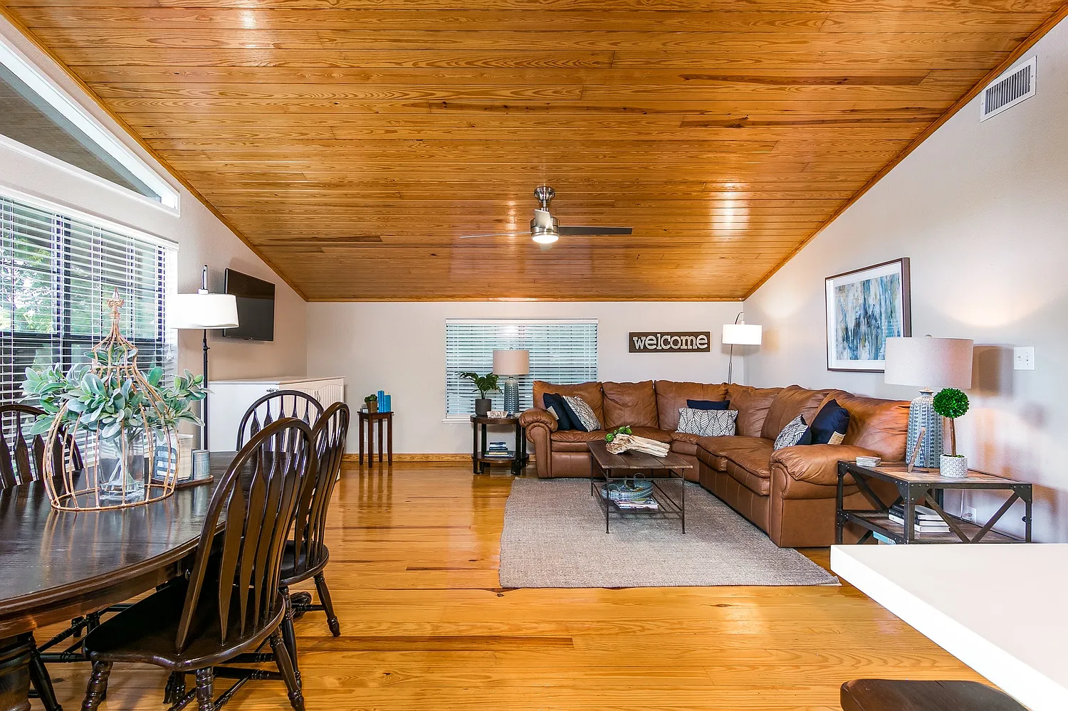 2 bed, 936 sqft, $2,200 — Photo 3