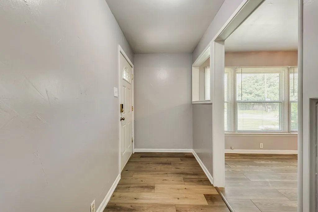 1014 W Belden St Sherman TX 75092 - 1 — Photo 4